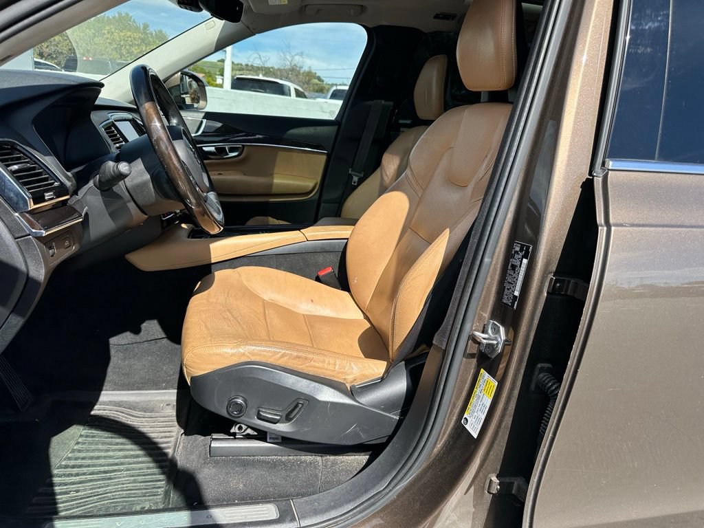 Used 2016 Volvo XC90 T6 Momentum w/ Momentum Plus Package AWD/4WD image 11
