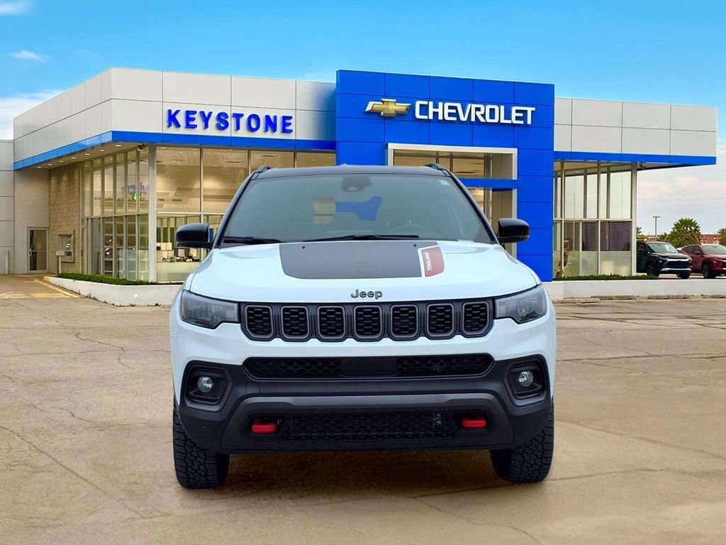 Used 2025 Jeep Compass Trailhawk AWD/4WD image 2
