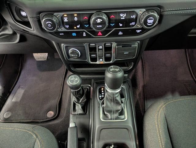 Used 2025 Jeep Wrangler Unlimited Sahara AWD/4WD image 19