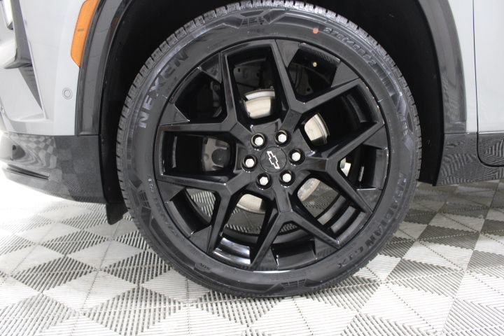 Used 2025 Chevrolet Traverse RS AWD/4WD image 49