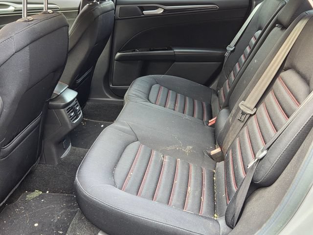 Used 2016 Ford Fusion SE FWD image 11