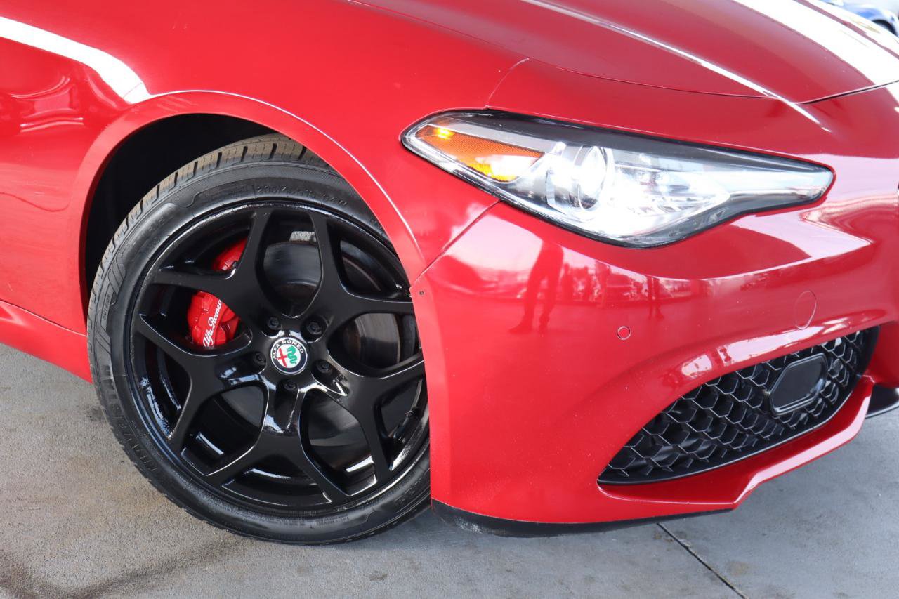 Used 2020 Alfa Romeo Giulia AWD w/ Quick Order Package 22J Sport image 4