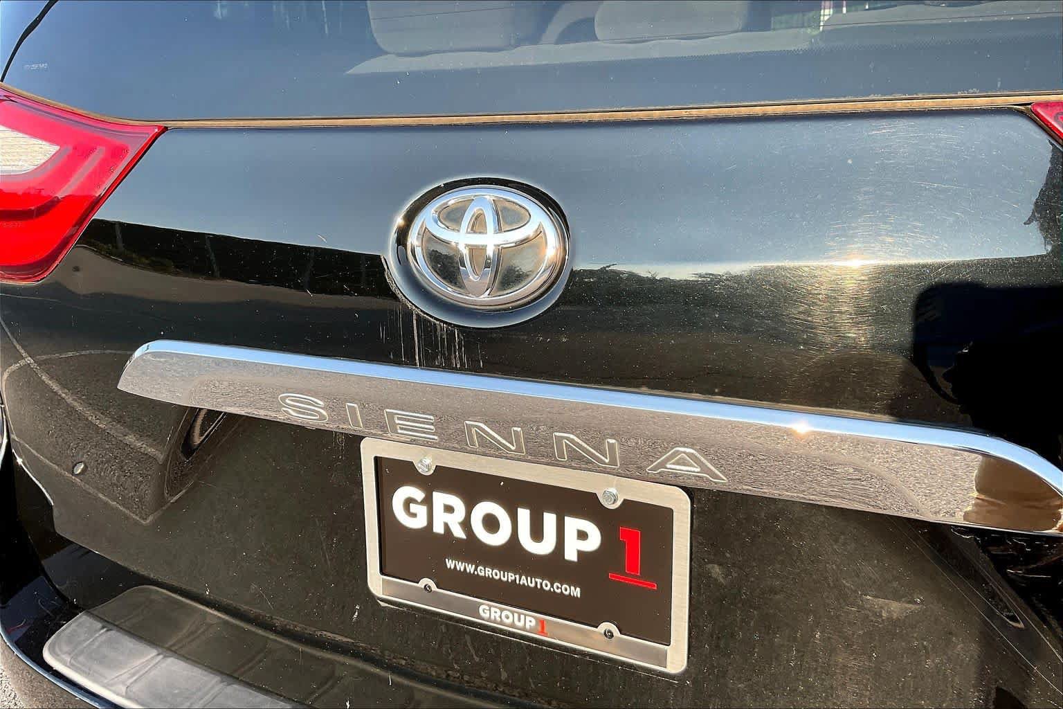 Used 2015 Toyota Sienna LE FWD image 30