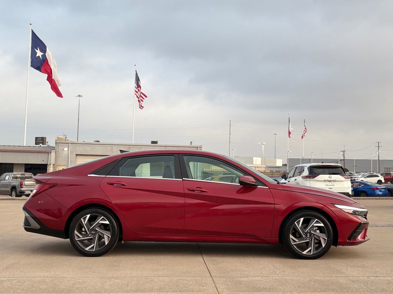 Used 2025 Hyundai Elantra Limited FWD image 7