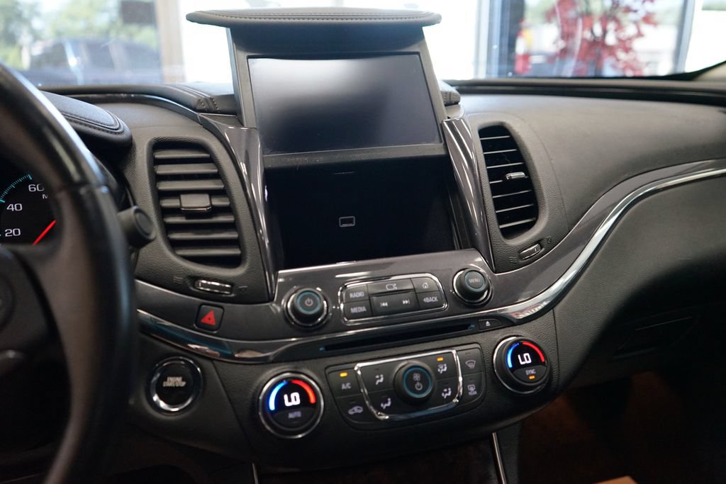 Used 2015 Chevrolet Impala LT FWD image 32