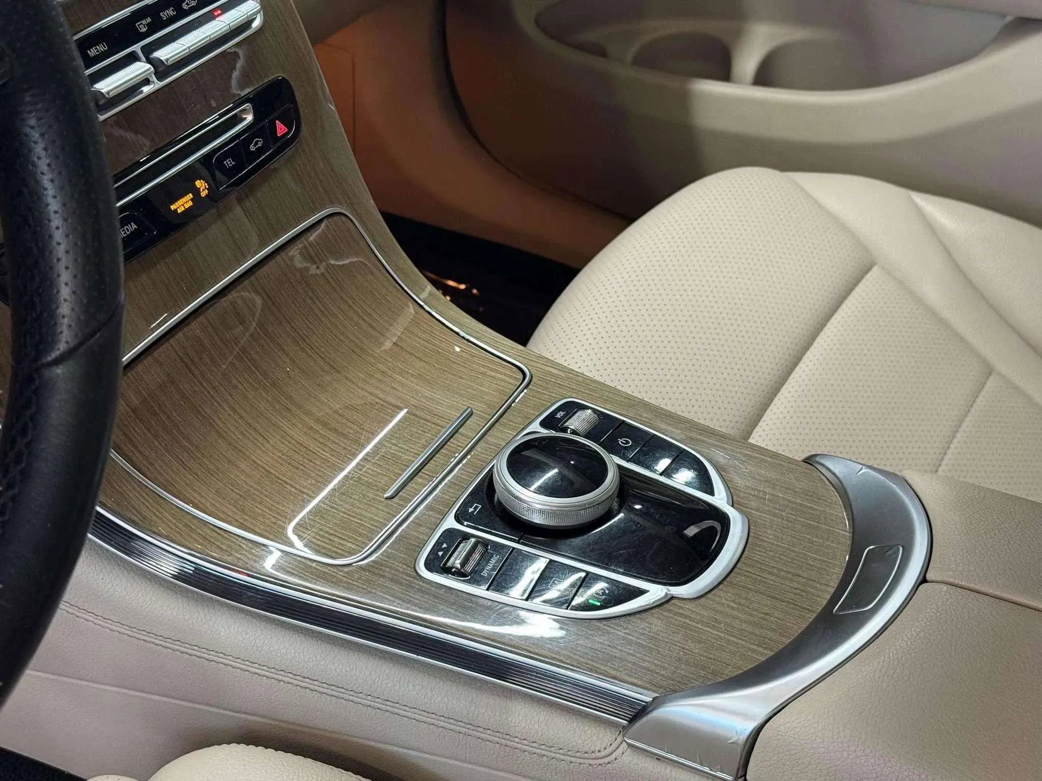 Used 2018 Mercedes-Benz GLC 300 w/ Premium Package image 17