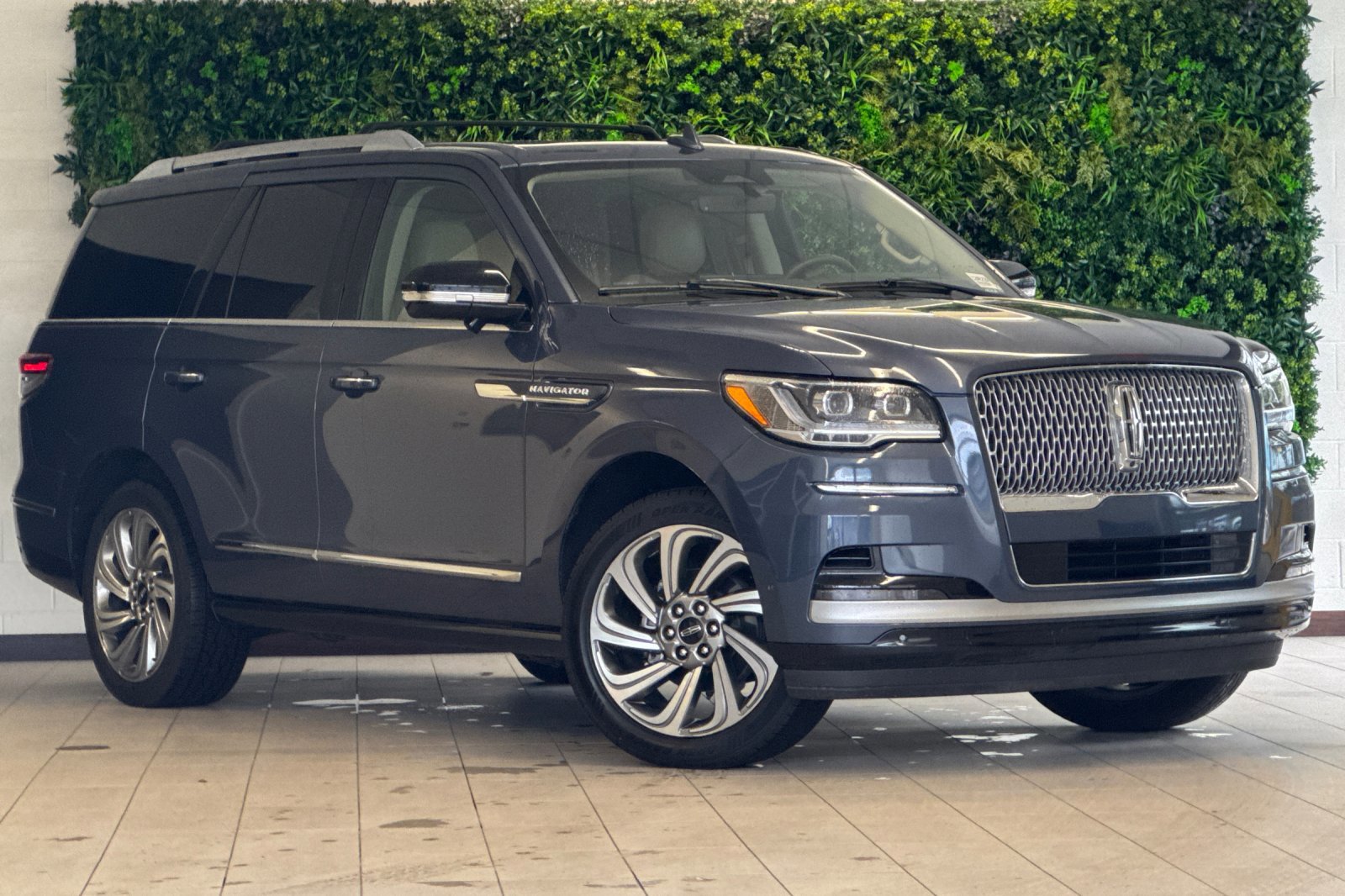 Certified 2023 Lincoln Navigator Reserve image 2