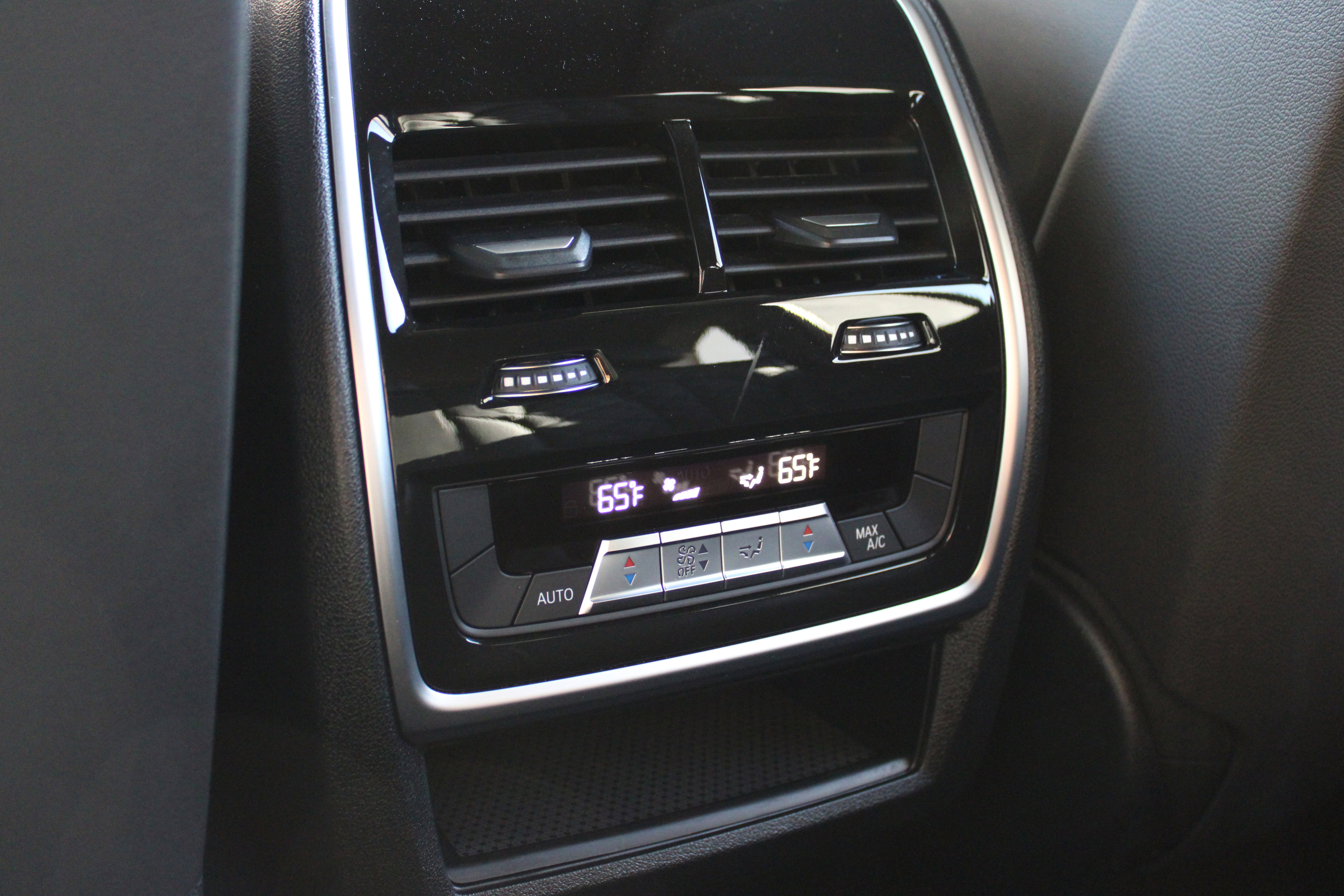 Used 2023 BMW X5 xDrive40i w/ M Sport Package image 25