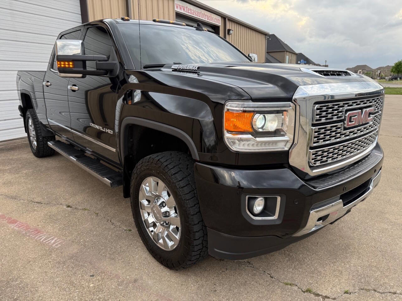 Used 2019 GMC Sierra 2500 Denali w/ Duramax Plus Package AWD/4WD image 13