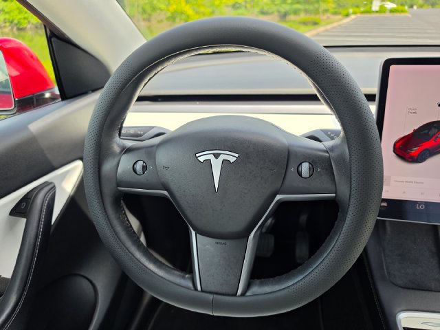 Used 2022 Tesla Model Y Long Range AWD/4WD image 32