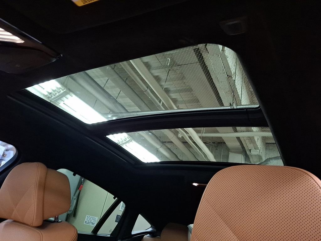 Used 2025 BMW X6 M60i AWD/4WD image 11