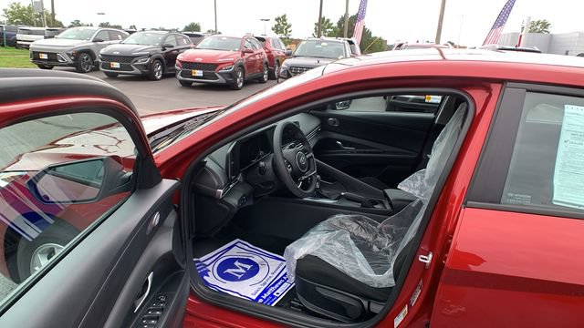 Used 2023 Hyundai Elantra SE FWD image 10