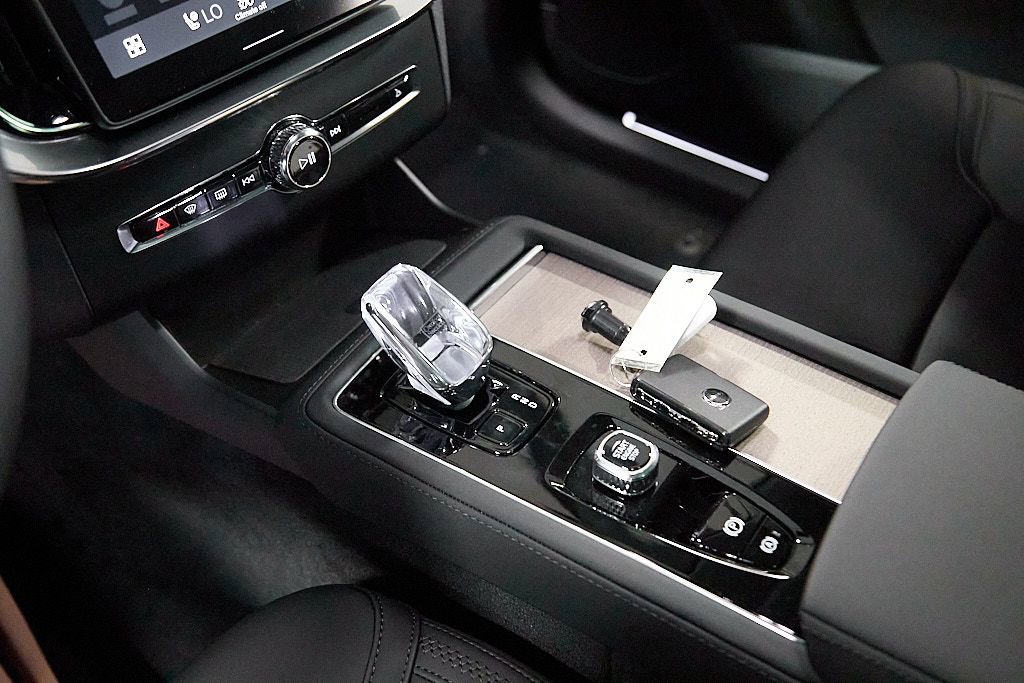 New 2026 Volvo XC90 T8 Plus w/ Protection Package image 16