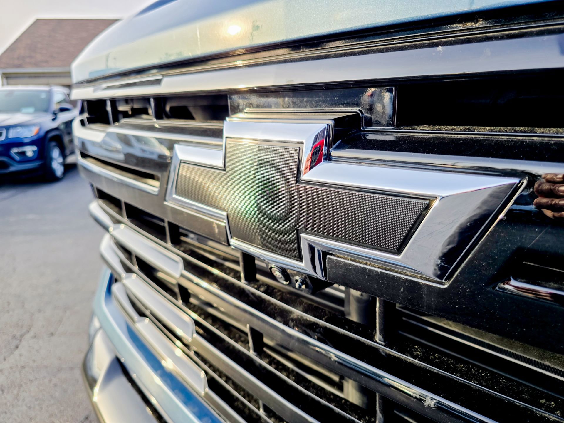 Used 2025 Chevrolet Silverado 2500 LTZ w/ LTZ Plus Package image 3