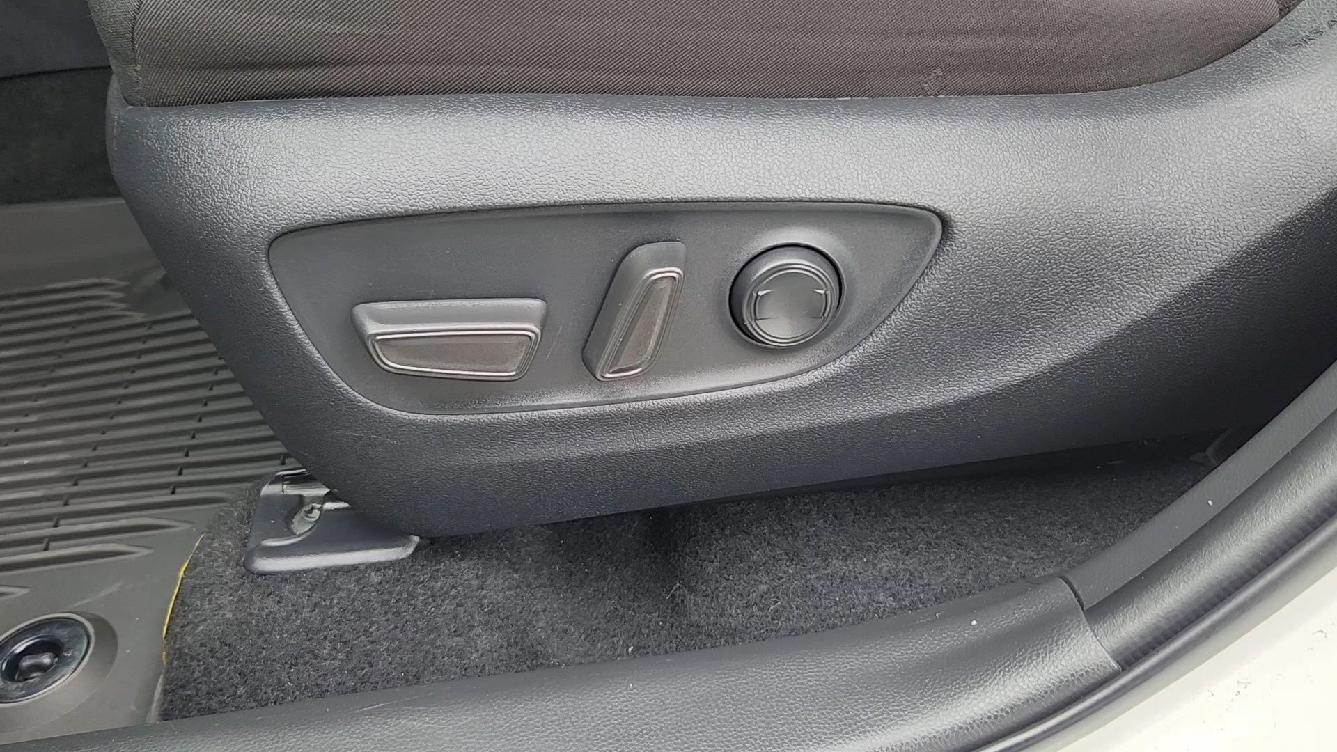 Certified 2025 Toyota RAV4 XLE AWD/4WD image 8