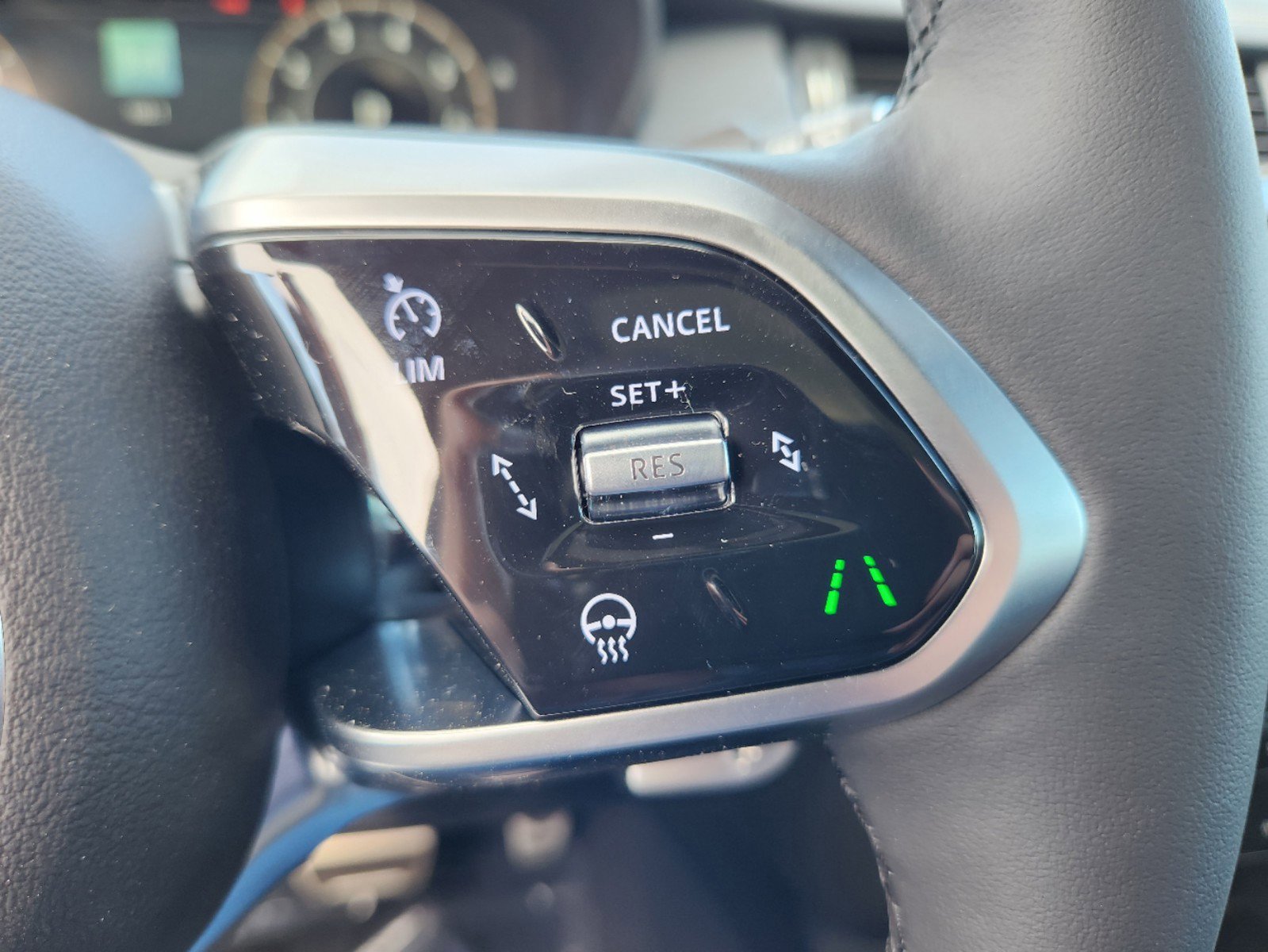 New 2024 Jaguar E-PACE R-Dynamic SE image 32