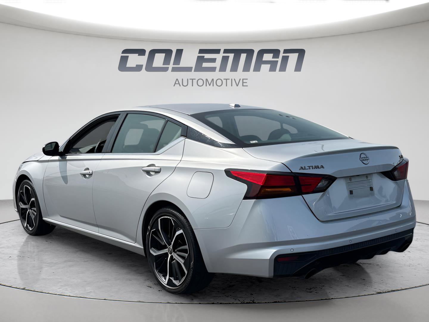 Used 2024 Nissan Altima 2.5 SR image 3