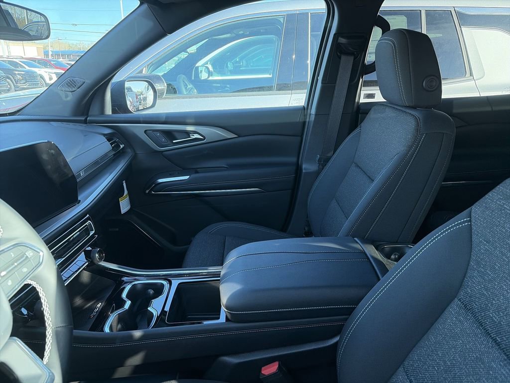 New 2025 Chevrolet Traverse LT w/ Enhanced Driving Package FWD image 11