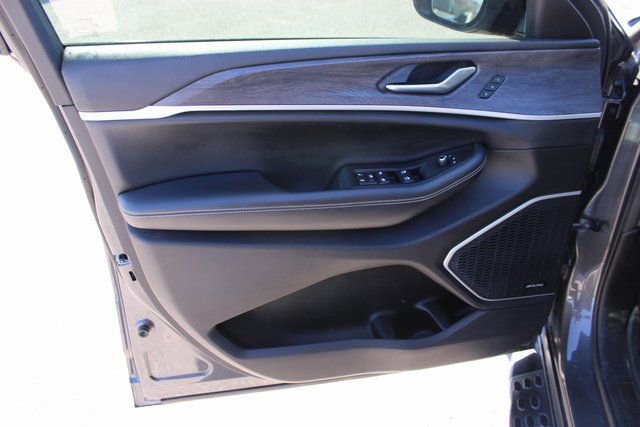 Used 2021 Jeep Grand Cherokee L Limited w/ MOPAR Finishing Package image 11