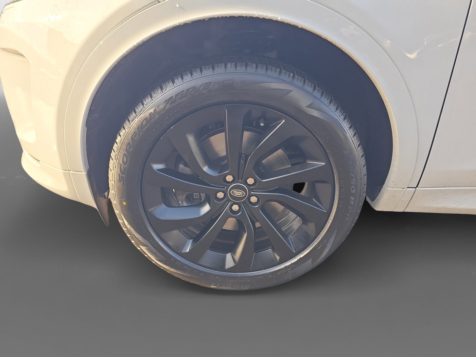 Used 2023 Land Rover Discovery Sport SE R-Dynamic image 9