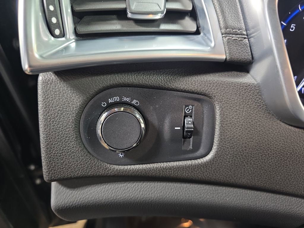 Used 2015 Cadillac SRX Luxury w/ Driver Awareness Package image 25