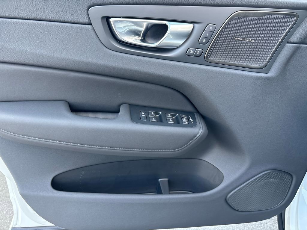New 2026 Volvo XC60 B5 Plus image 9