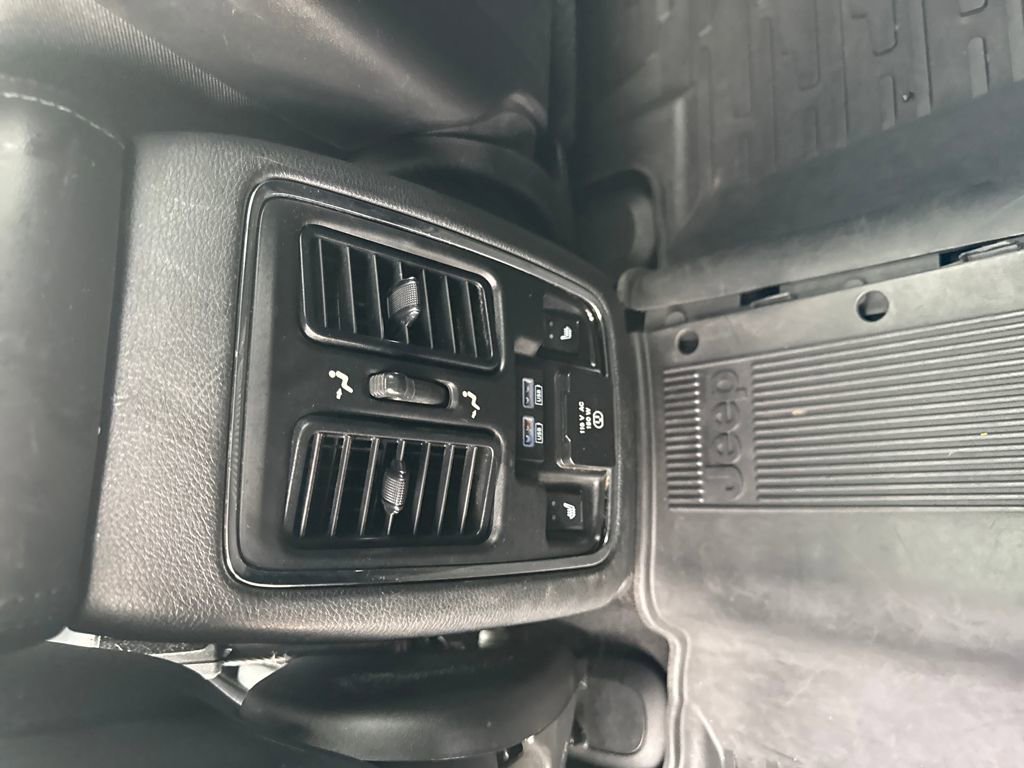 Used 2019 Jeep Grand Cherokee Limited w/ Luxury Group II image 35