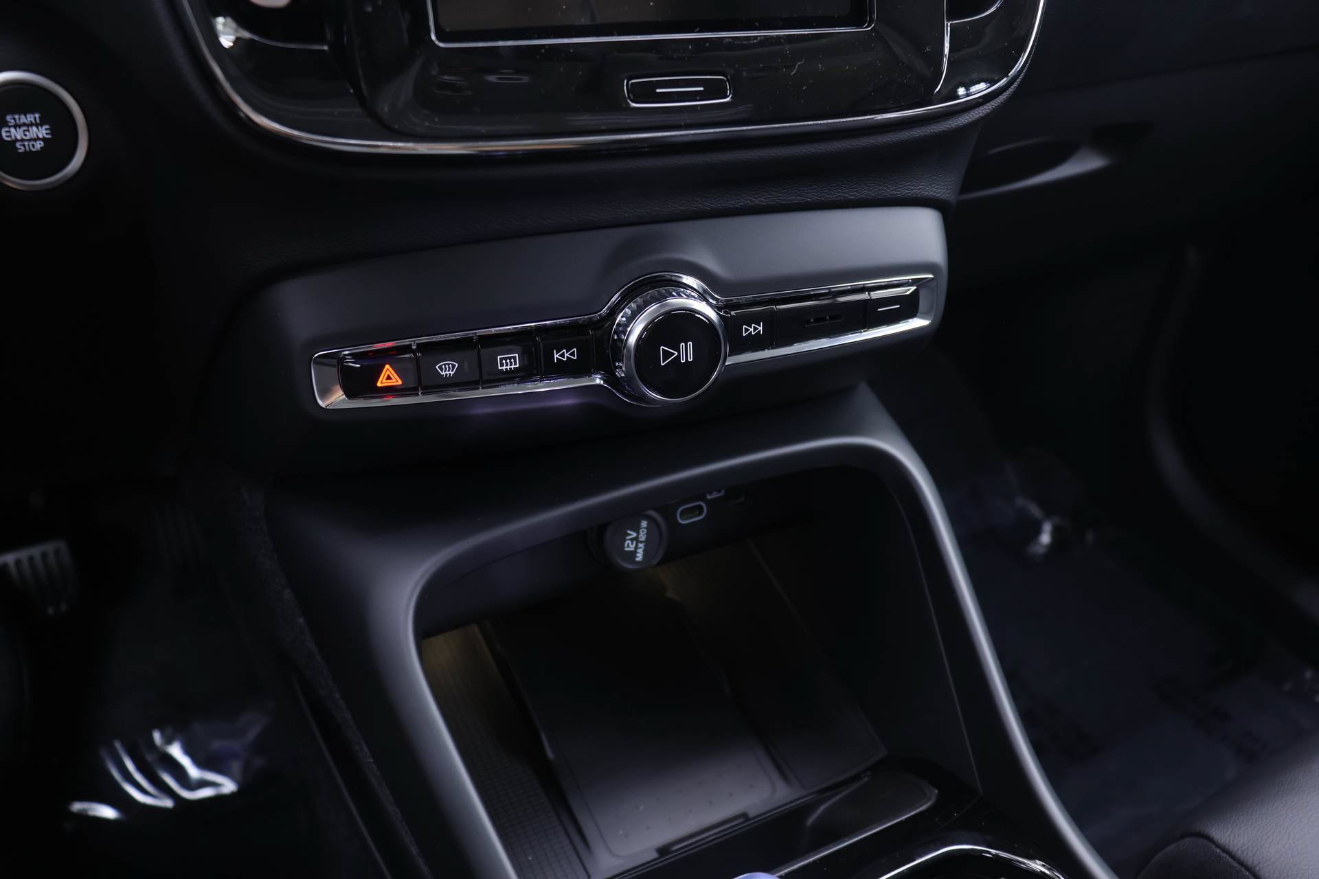 New 2026 Volvo XC40 B5 Ultra w/ Protection Package Premier AWD/4WD image 9