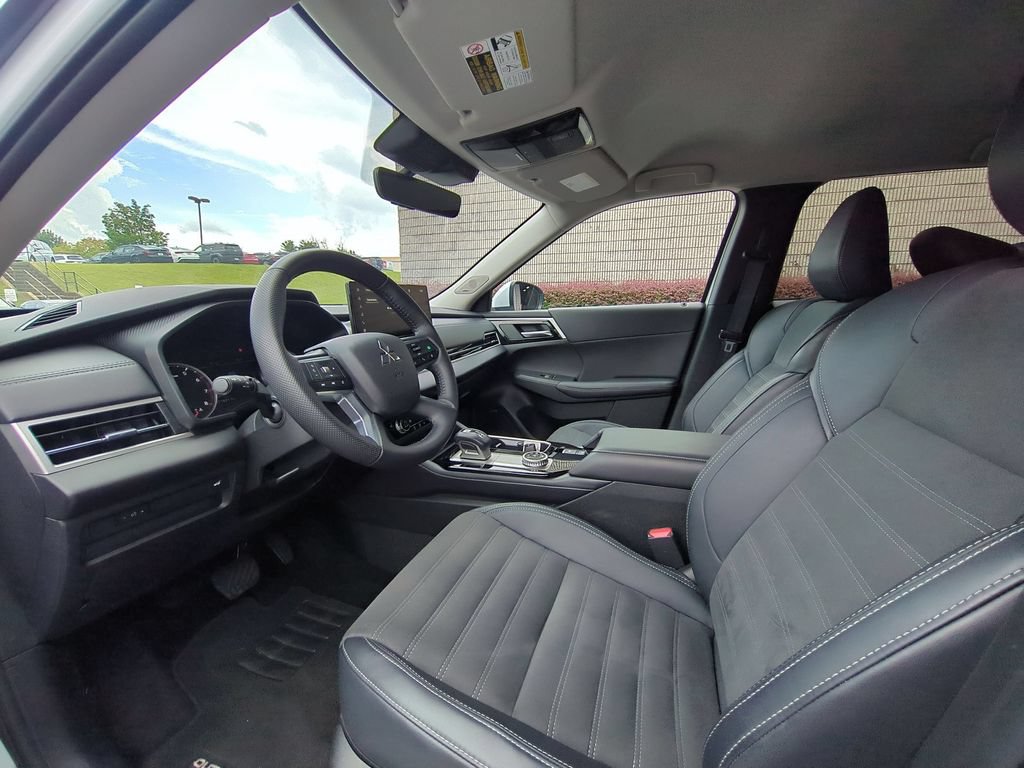 Used 2025 Mitsubishi Outlander SE AWD/4WD image 15