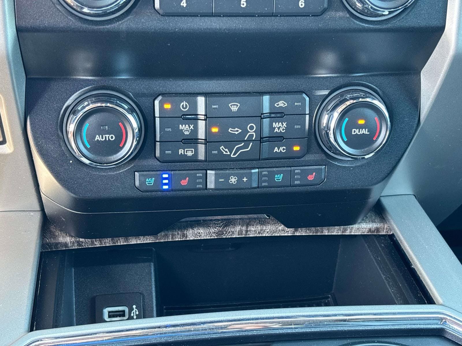 Used 2019 Ford F350 Lariat w/ Lariat Ultimate Package AWD/4WD image 26