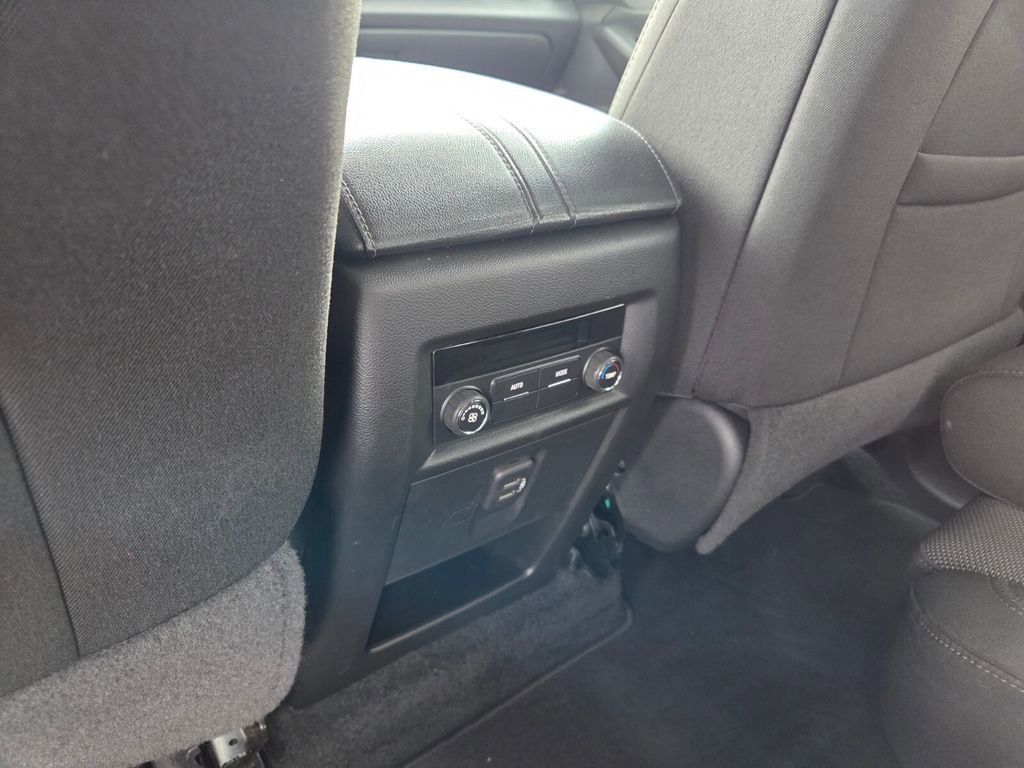 Certified 2023 Chevrolet Traverse LT FWD image 9