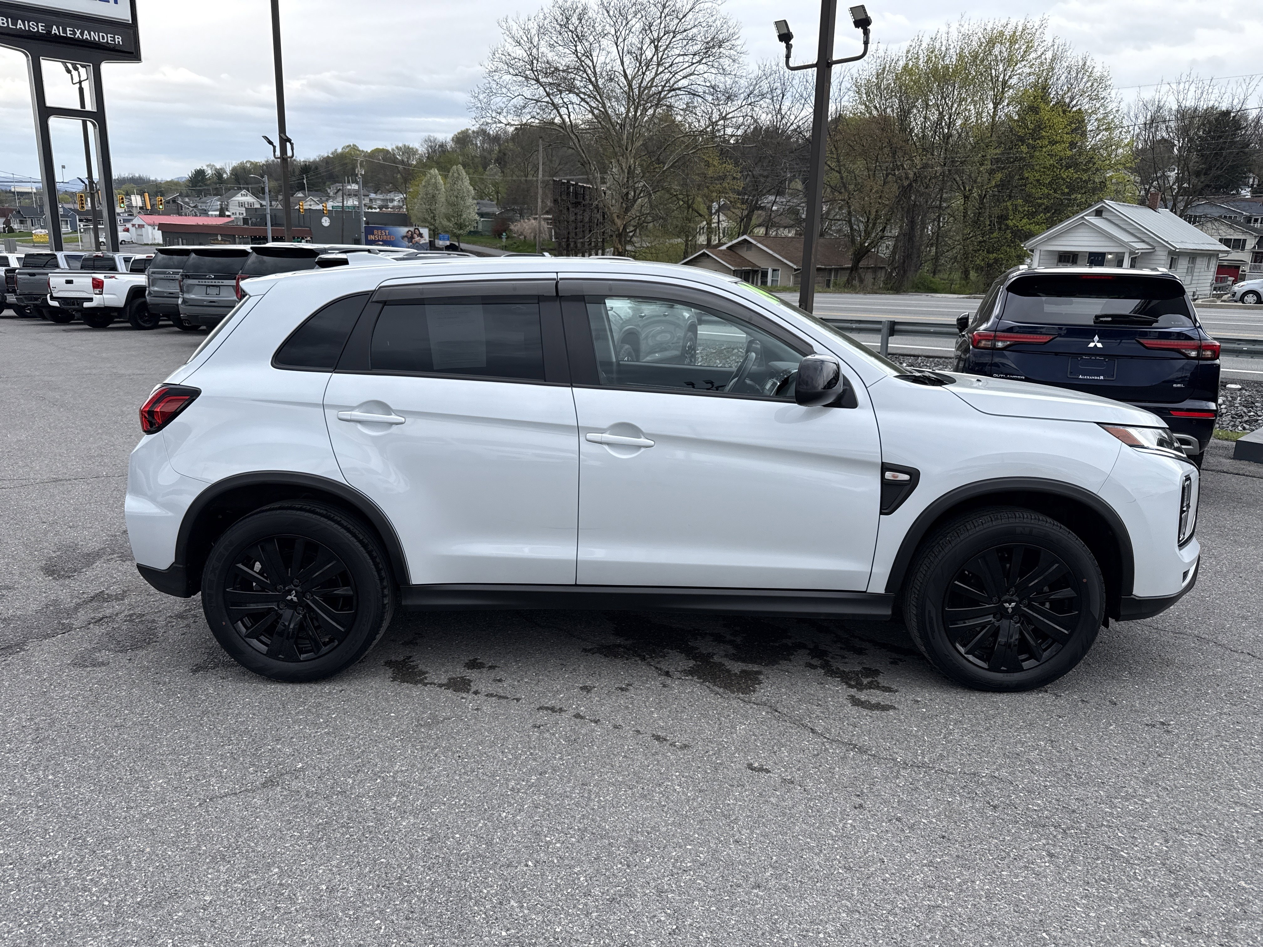 Used 2024 Mitsubishi Outlander Sport LE image 2