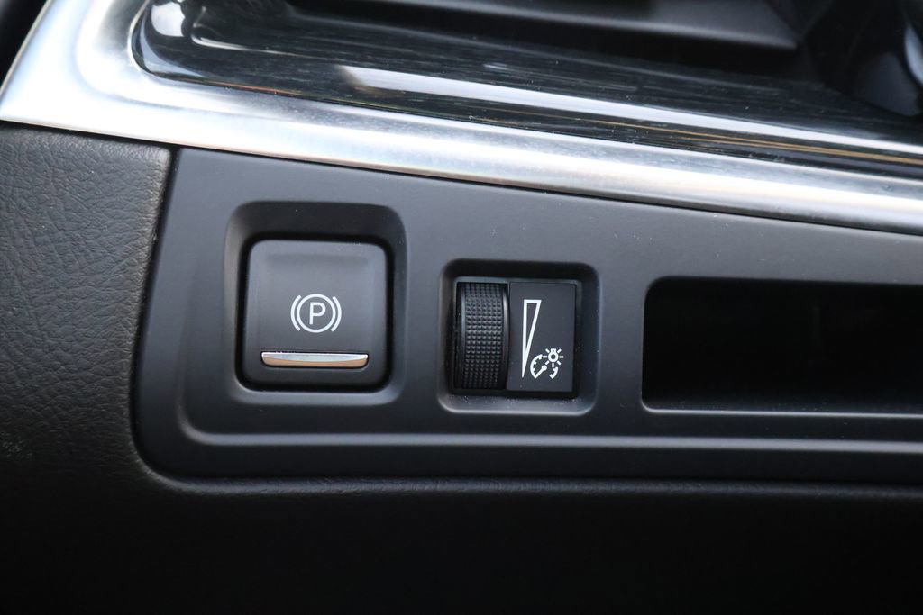 Used 2025 Cadillac XT5 Premium Luxury image 35