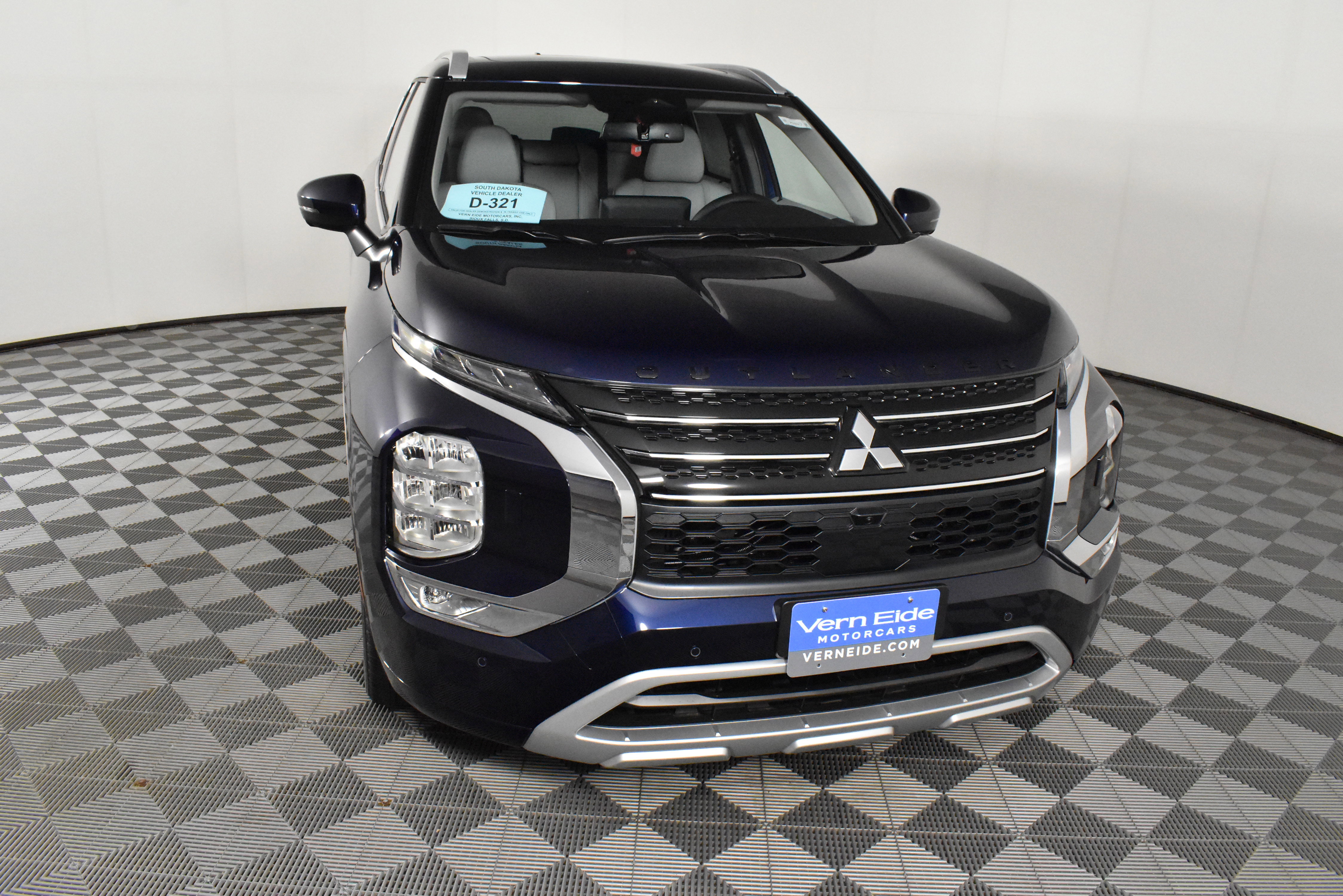 Used 2025 Mitsubishi Outlander SEL image 3