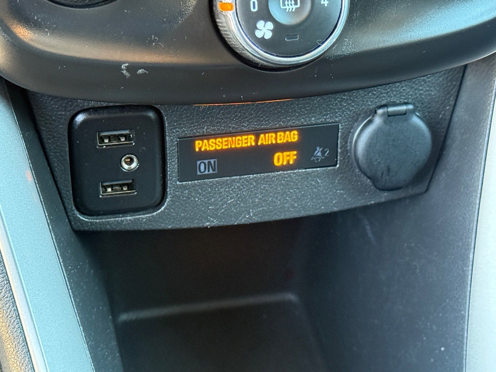 Used 2019 Chevrolet Trax LT w/ LT Convenience Package FWD image 22