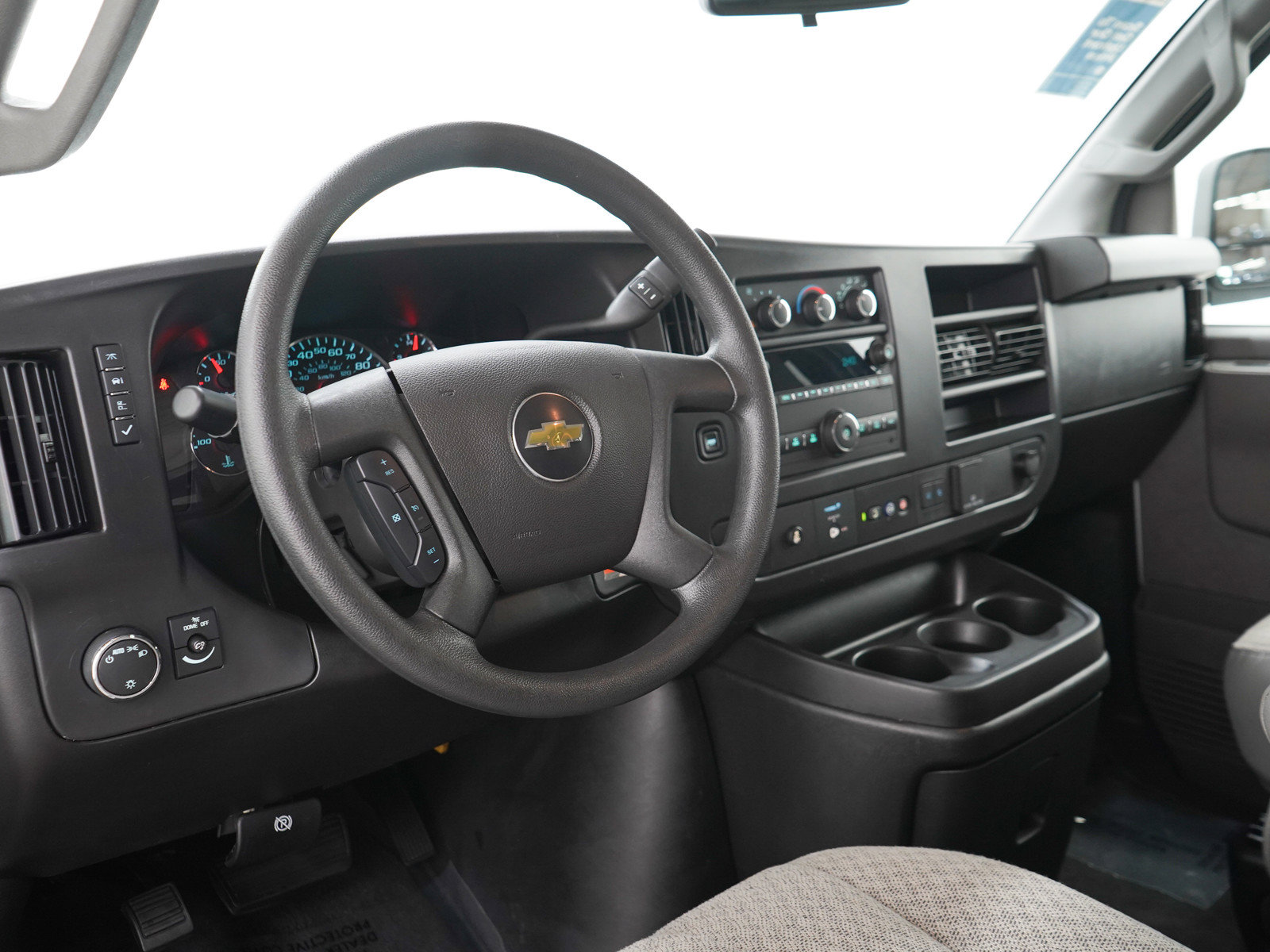 Used 2025 Chevrolet Express 3500 LT w/ LT Preferred Equipment Group RWD image 19