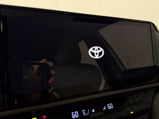 Used 2026 Toyota Camry SE w/ Multimedia Upgrade Package FWD image 17