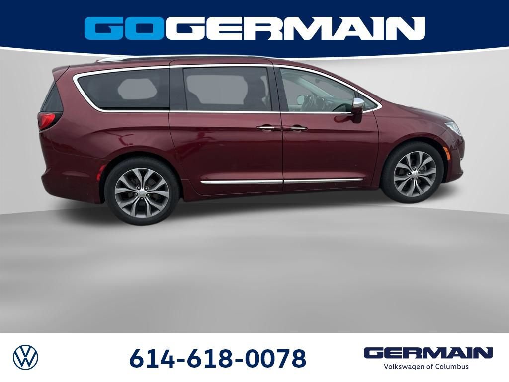 Used 2018 Chrysler Pacifica Limited w/ Tire & Wheel Group FWD image 11