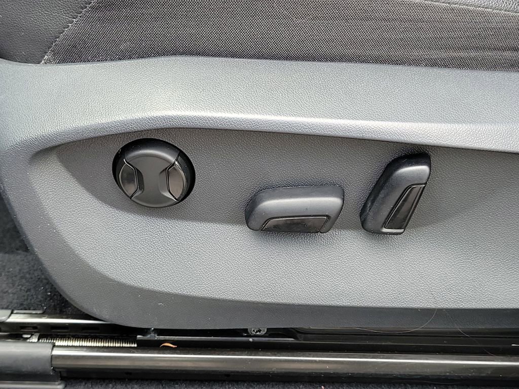 Used 2022 Volkswagen Tiguan SE w/ Panoramic Sunroof Package FWD image 20