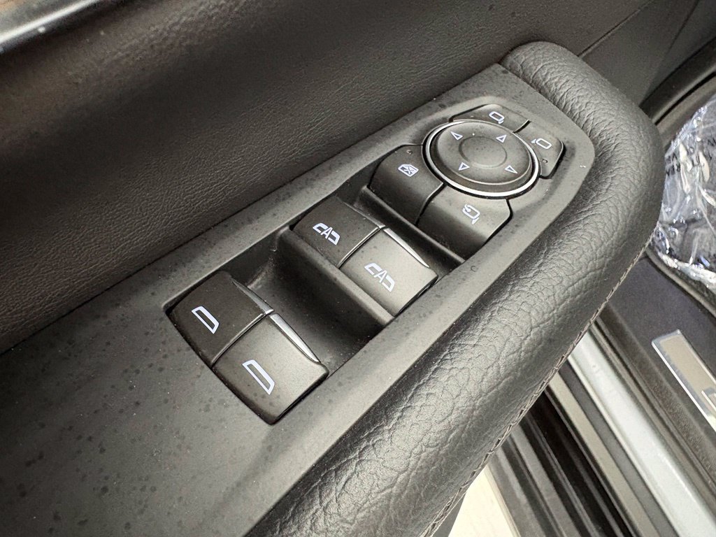 Used 2025 GMC Yukon XL Denali AWD/4WD image 25