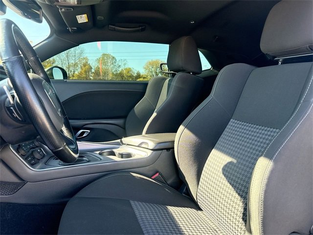 Used 2019 Dodge Challenger R/T w/ Driver Convenience Group image 18