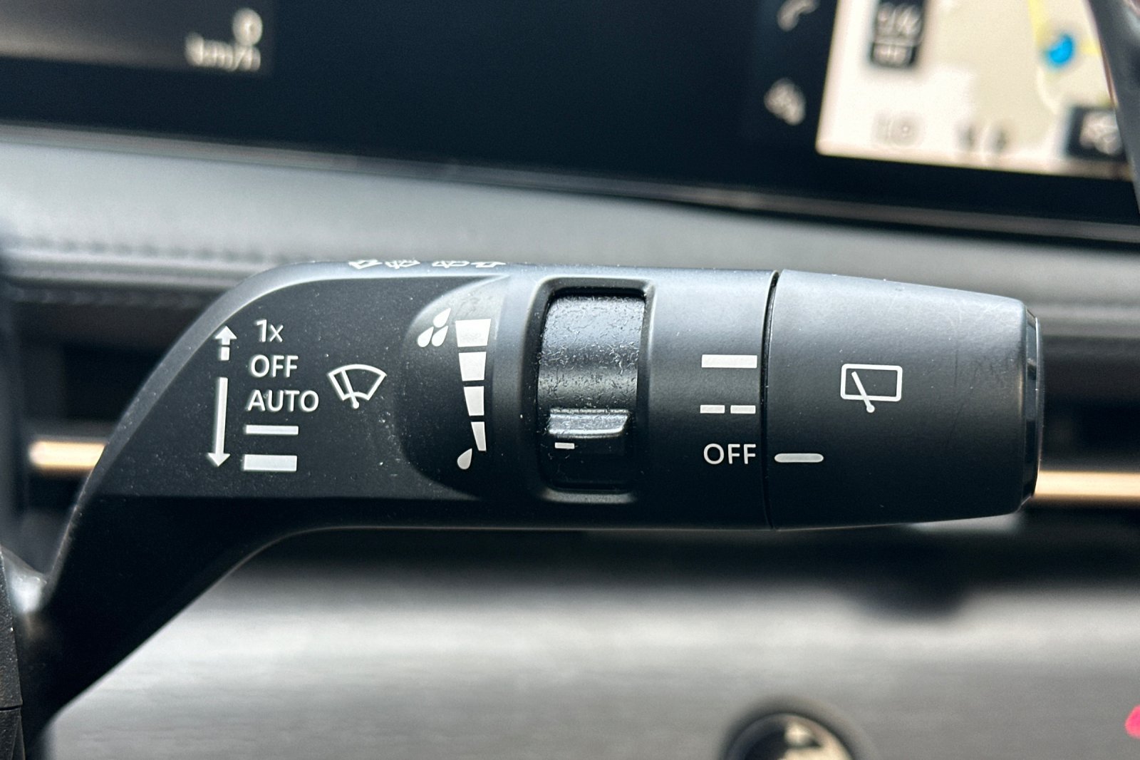 Used 2024 Nissan Ariya FWD image 40