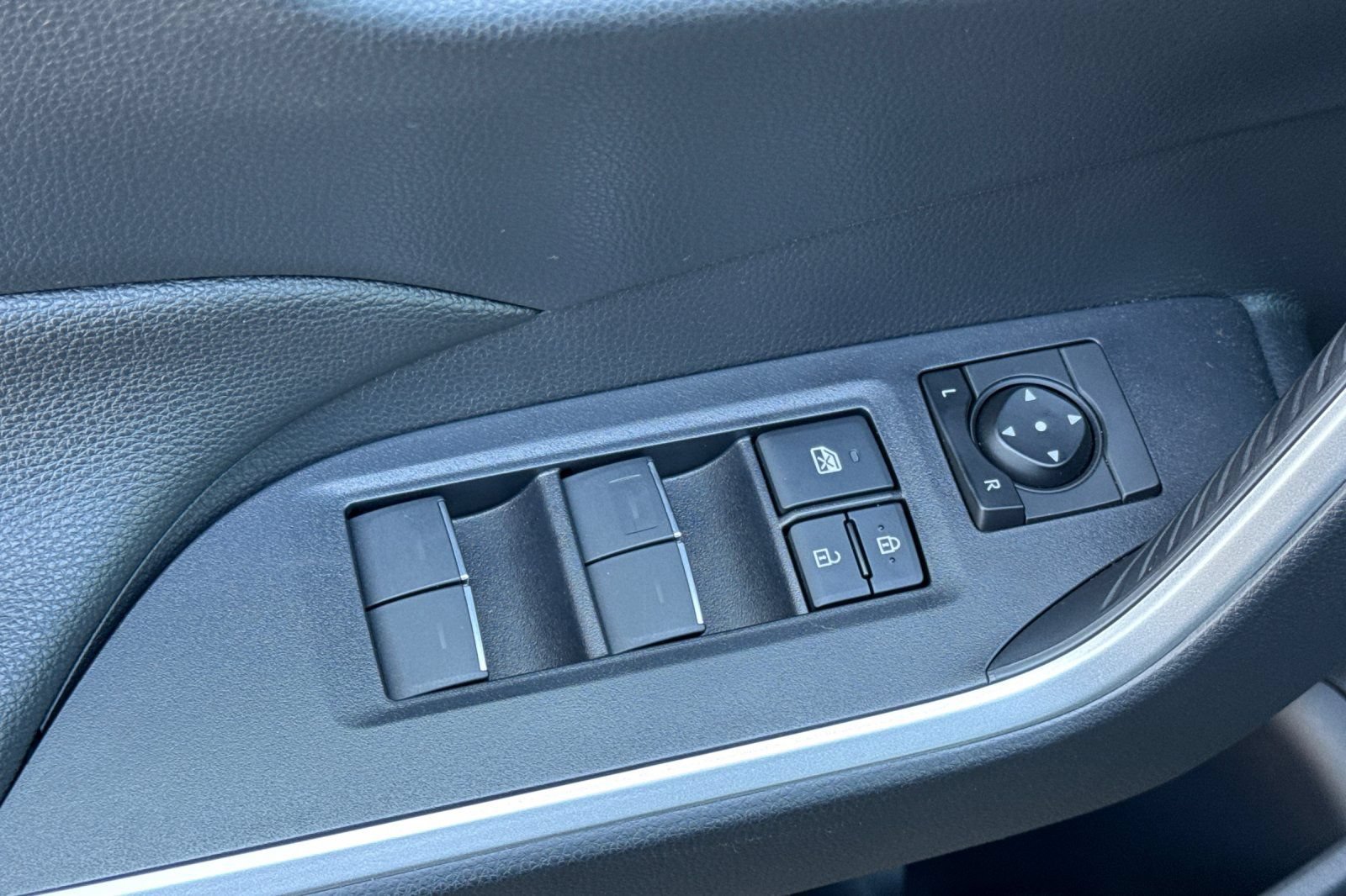 Certified 2025 Toyota RAV4 SE AWD/4WD image 15