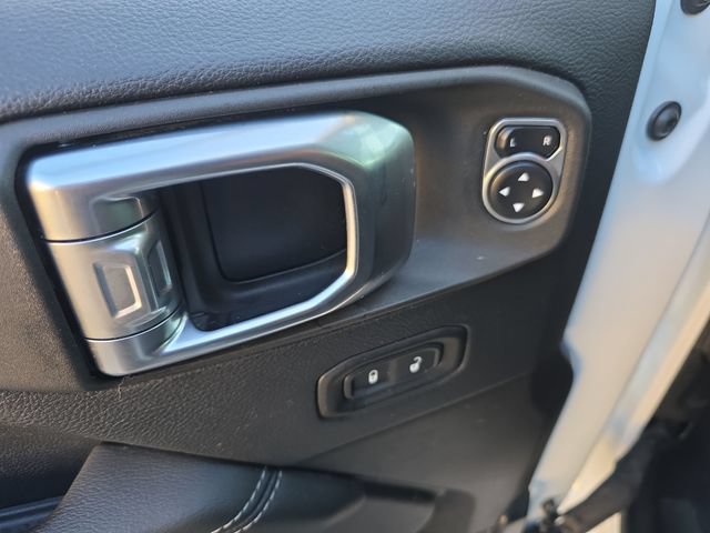 Used 2018 Jeep Wrangler Unlimited Sahara AWD/4WD image 15