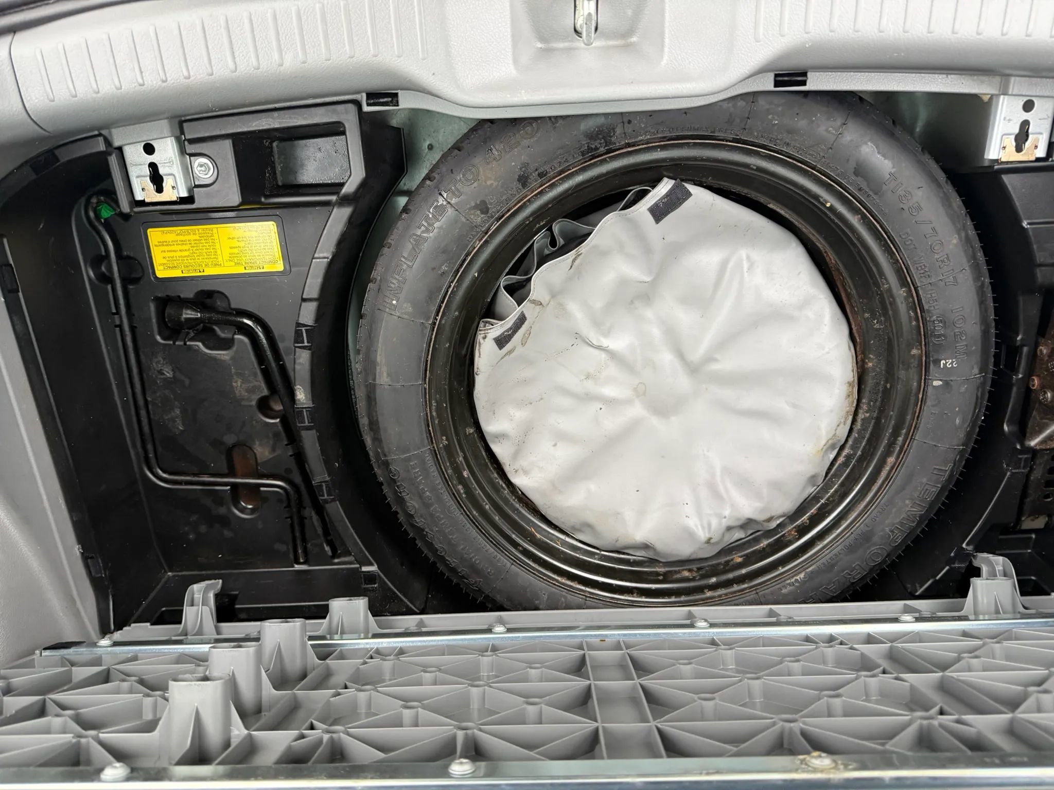 Used 2013 Toyota Matrix S FWD image 25