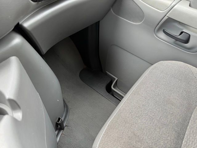 Used 2003 Ford E-350 and Econoline 350 Super Duty Wagon RWD image 99
