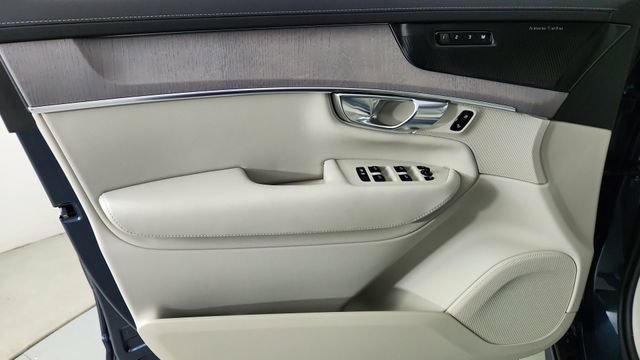 New 2026 Volvo XC90 T8 Ultra w/ Protection Package Premier AWD/4WD image 9