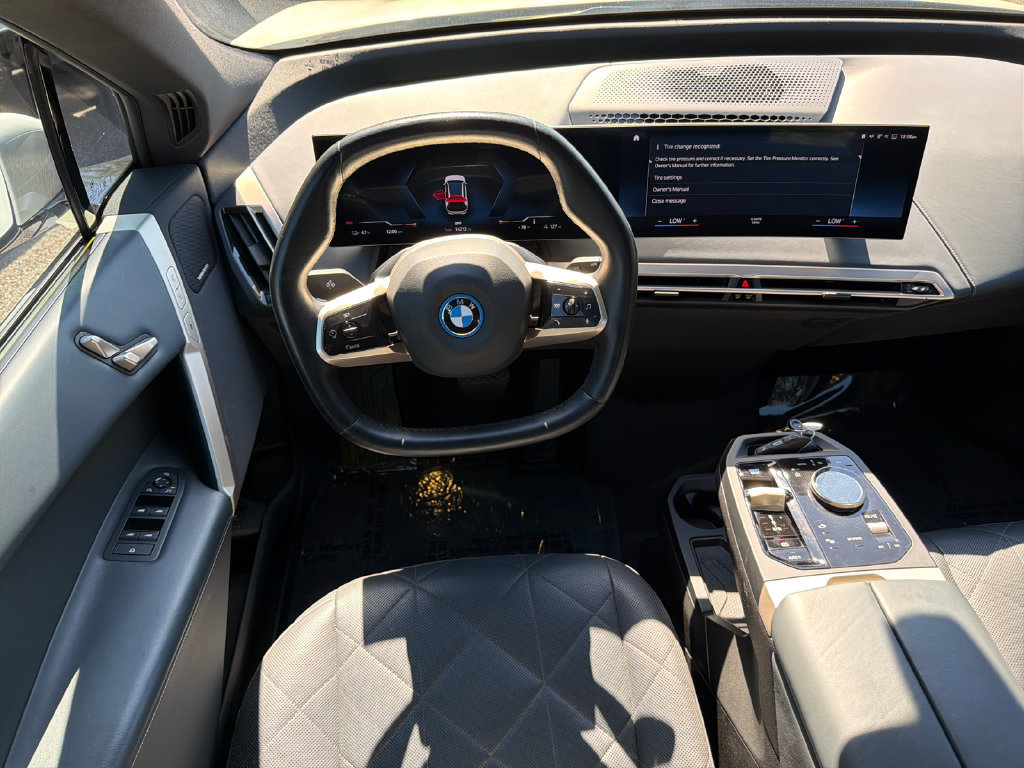 Used 2023 BMW iX xDrive50 w/ Sport Package AWD/4WD image 23