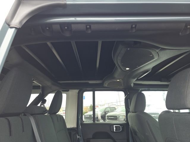 Used 2025 Jeep Wrangler Unlimited Sahara w/ Safety Group image 46