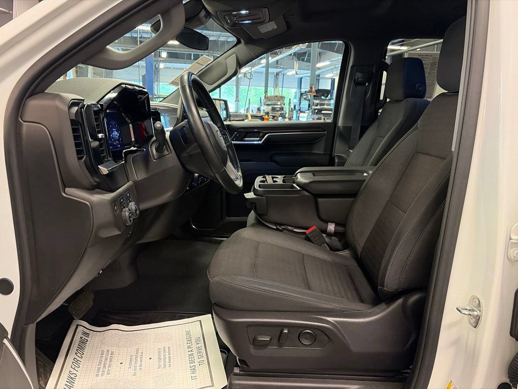 Used 2024 Chevrolet Silverado 1500 LT AWD/4WD image 14